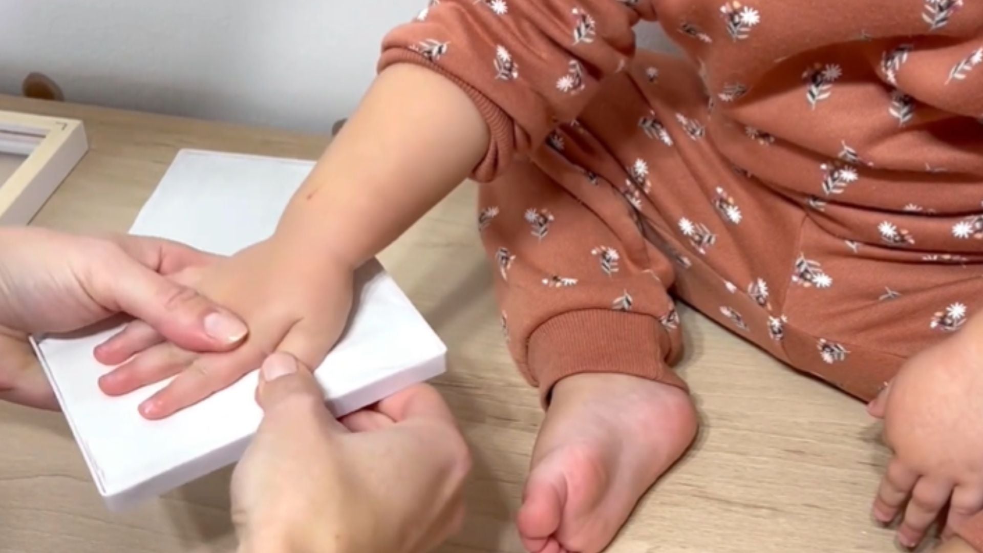 Kit de impresión huellas mano y pie bebé con caja regalo-regalos originales  para bebes recien nacidos-bebe cosas nacidos huella regalo marco regalos  decorar tu habitacion : : Bebé